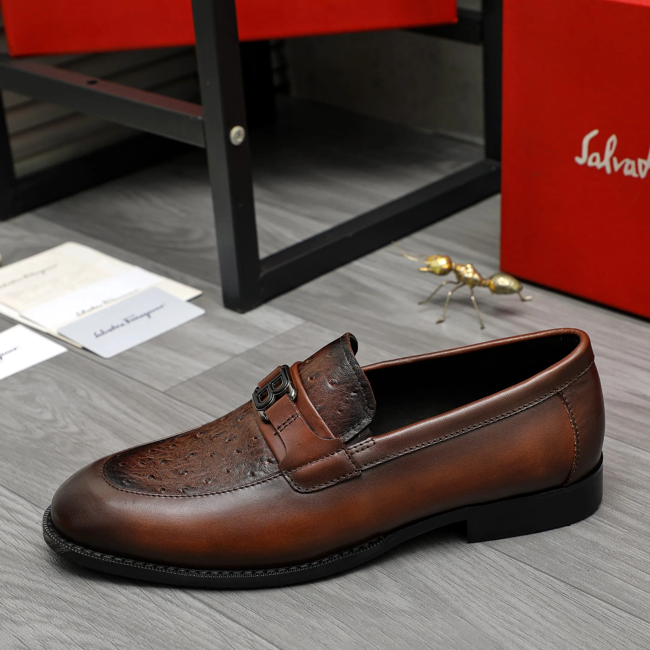 Men's shoes 💰540 Product trademark: Ferragamo "Ferragamo" business casual slip-on leather shoes Regular size: 39-45 (45. Customized, non-returnable) Product materials: Selected color-brushed ostrich pattern cowhide upper, cowhide lining, original outsole